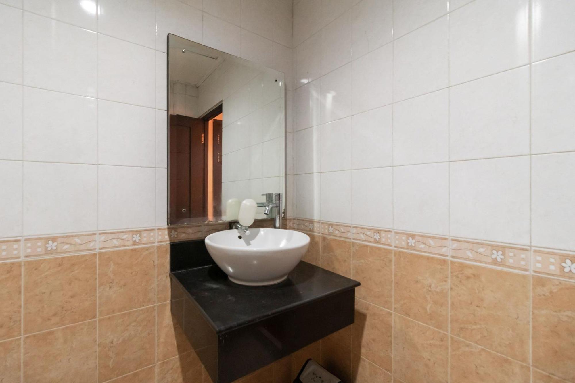 Hotel Reddoorz At Jalan Gunung Sahari Dżakarta Pokój zdjęcie