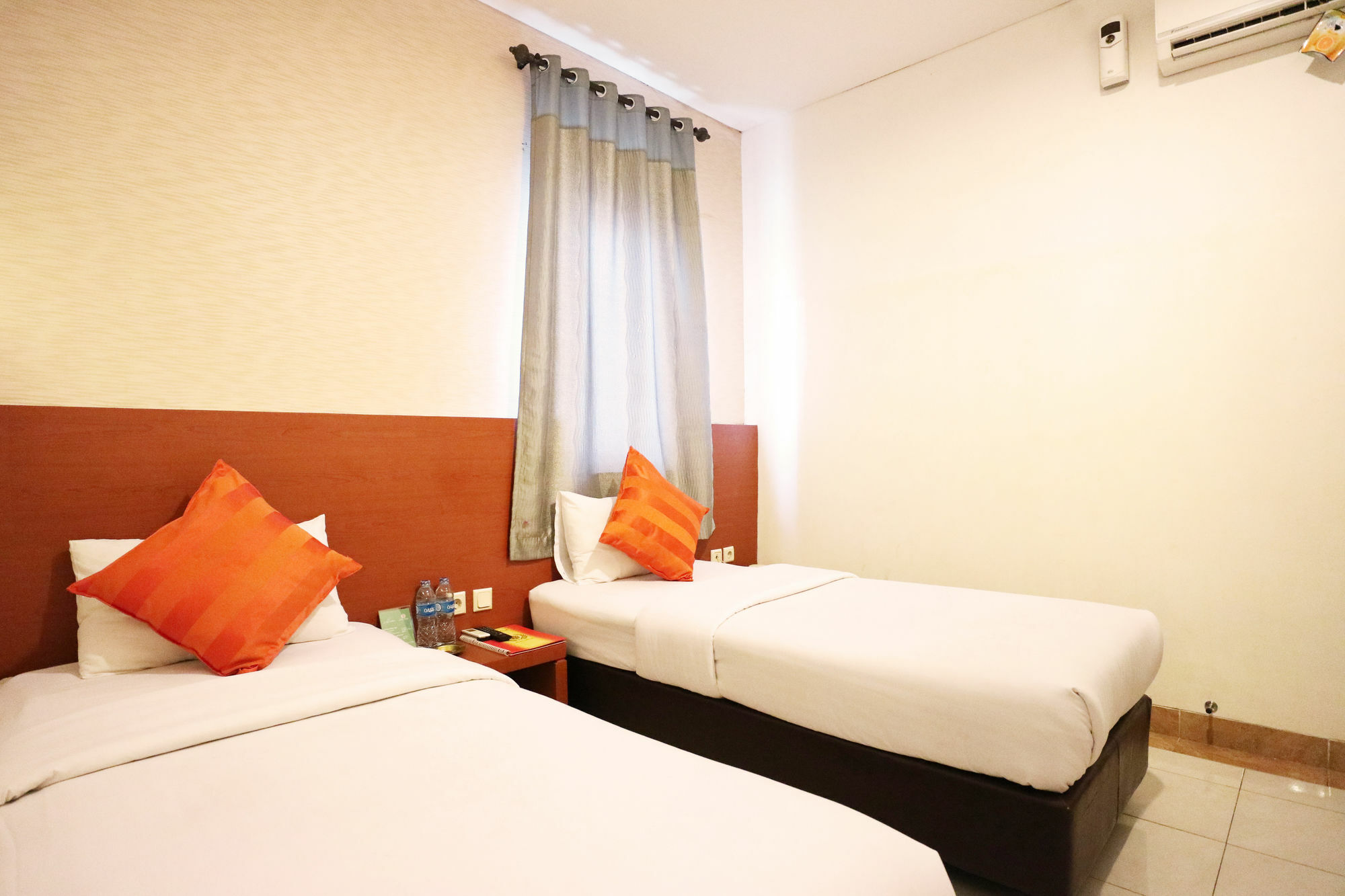 Hotel Reddoorz At Jalan Gunung Sahari Dżakarta Zewnętrze zdjęcie